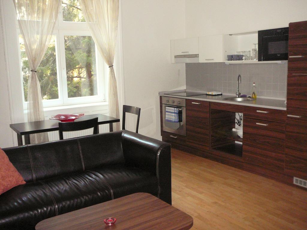 Lion Apartments Medena, Big Size, High Ceilings Bratislava Buitenkant foto