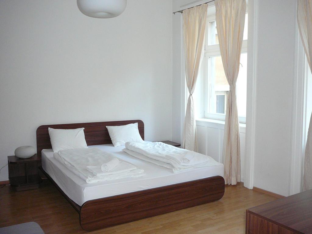 Lion Apartments Medena, Big Size, High Ceilings Bratislava Buitenkant foto