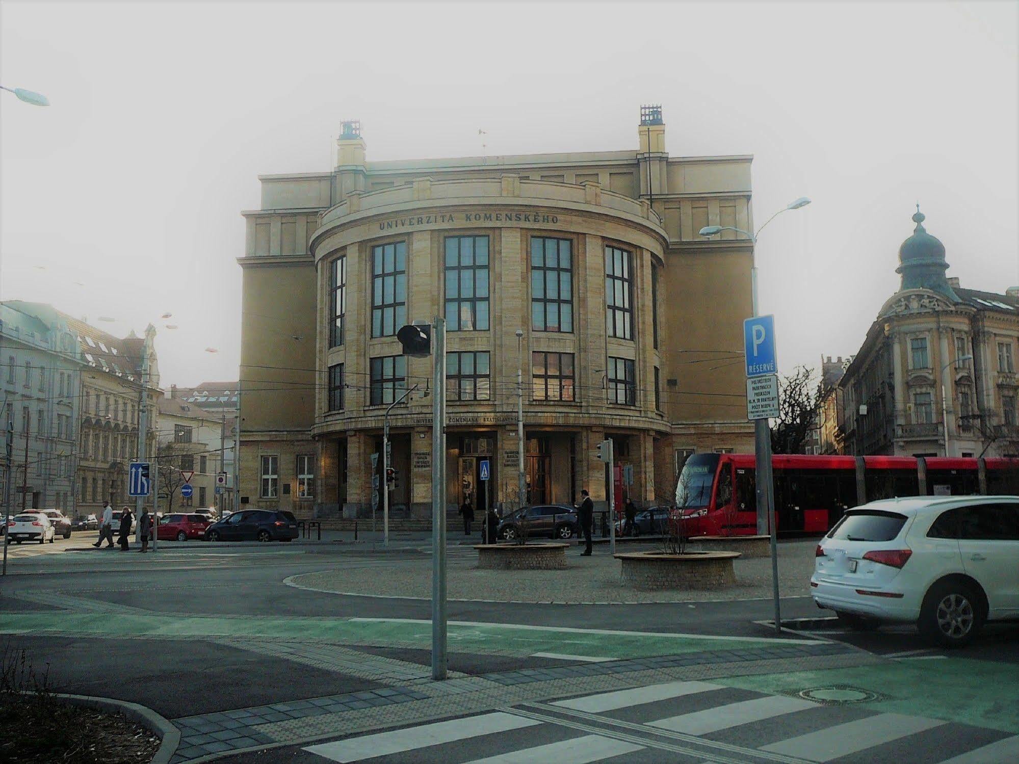 Lion Apartments Medena, Big Size, High Ceilings Bratislava Buitenkant foto