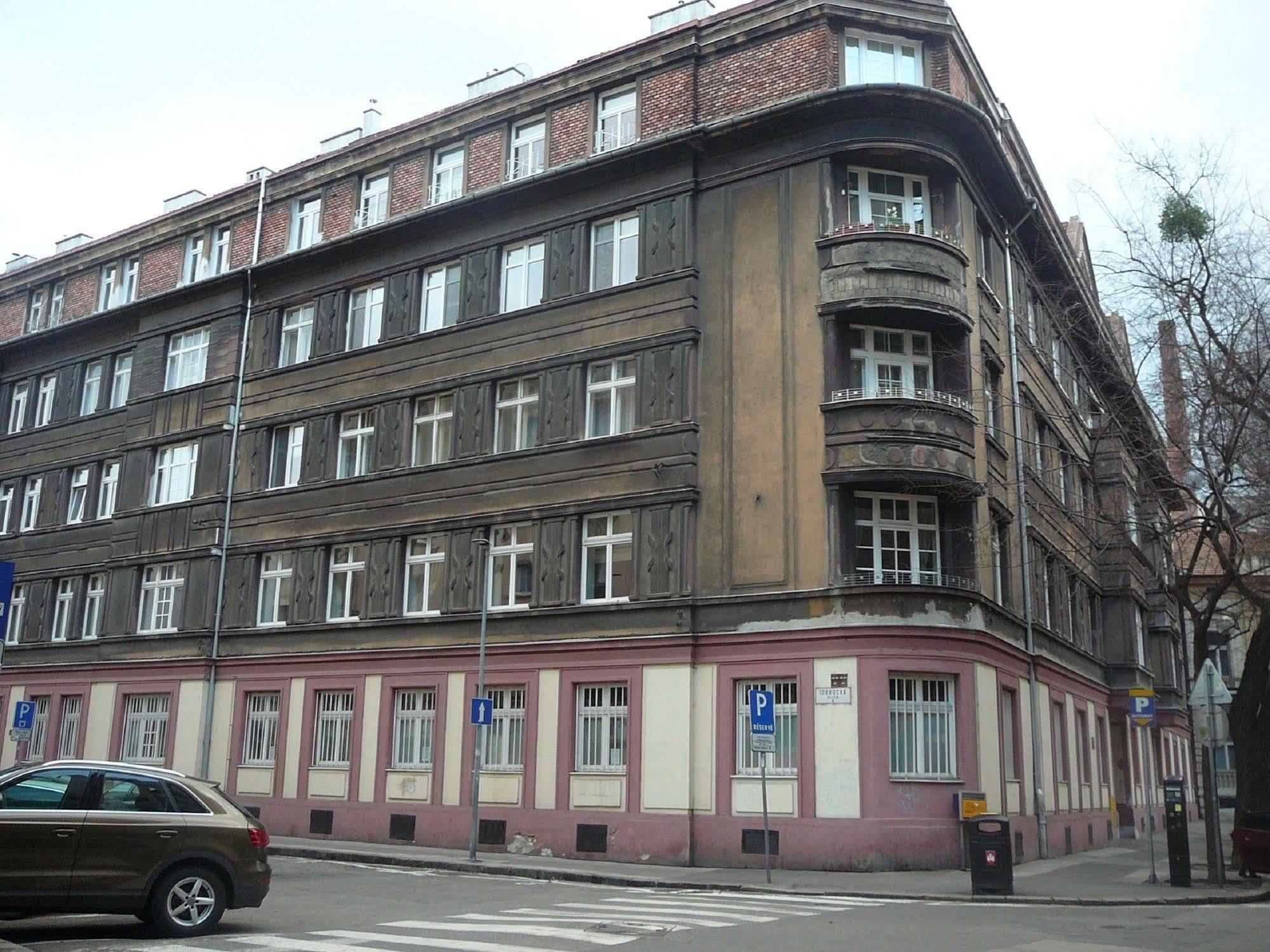 Lion Apartments Medena, Big Size, High Ceilings Bratislava Buitenkant foto
