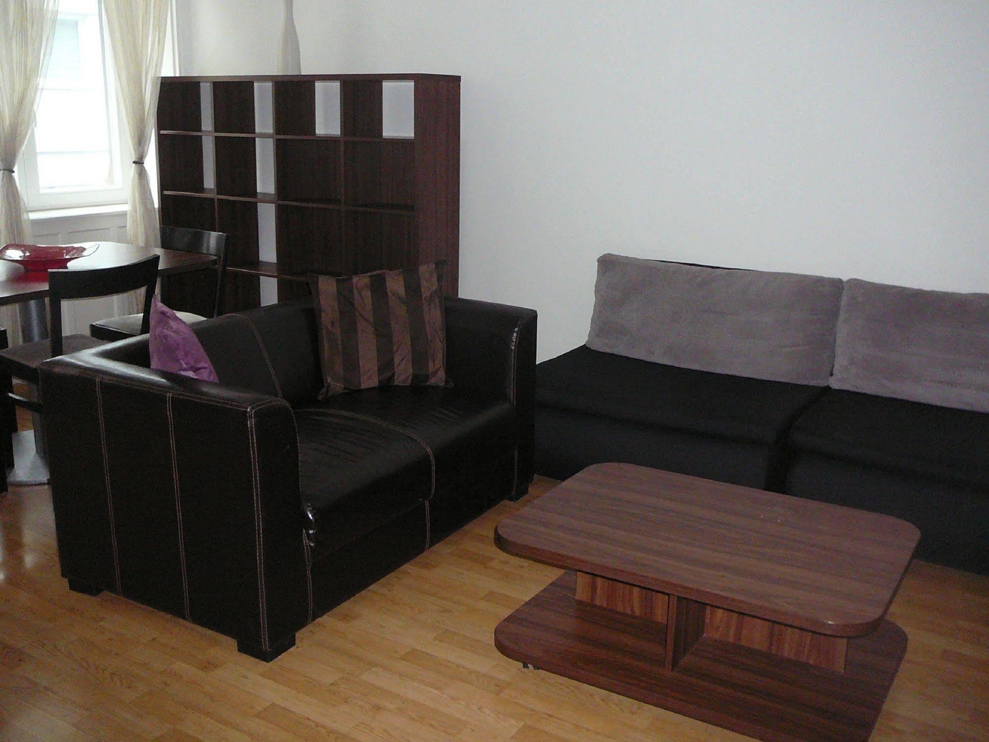 Lion Apartments Medena, Big Size, High Ceilings Bratislava Buitenkant foto