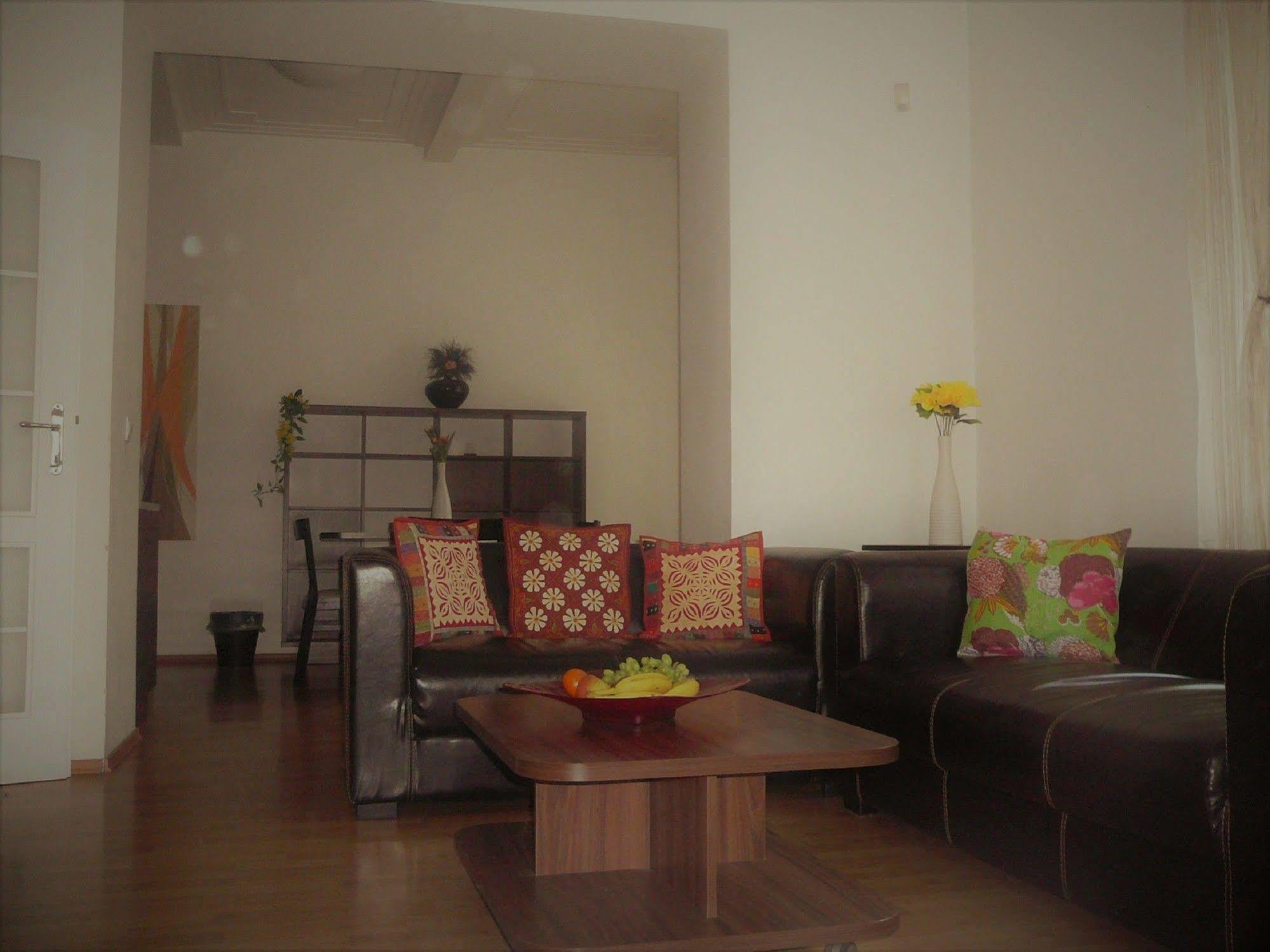 Lion Apartments Medena, Big Size, High Ceilings Bratislava Buitenkant foto
