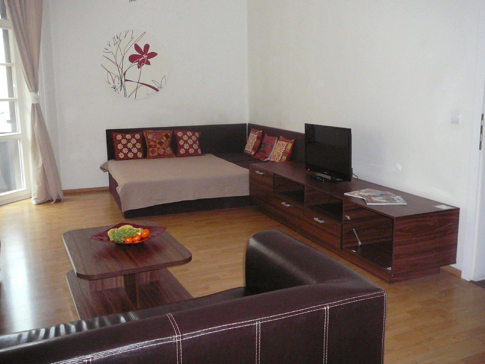 Lion Apartments Medena, Big Size, High Ceilings Bratislava Buitenkant foto